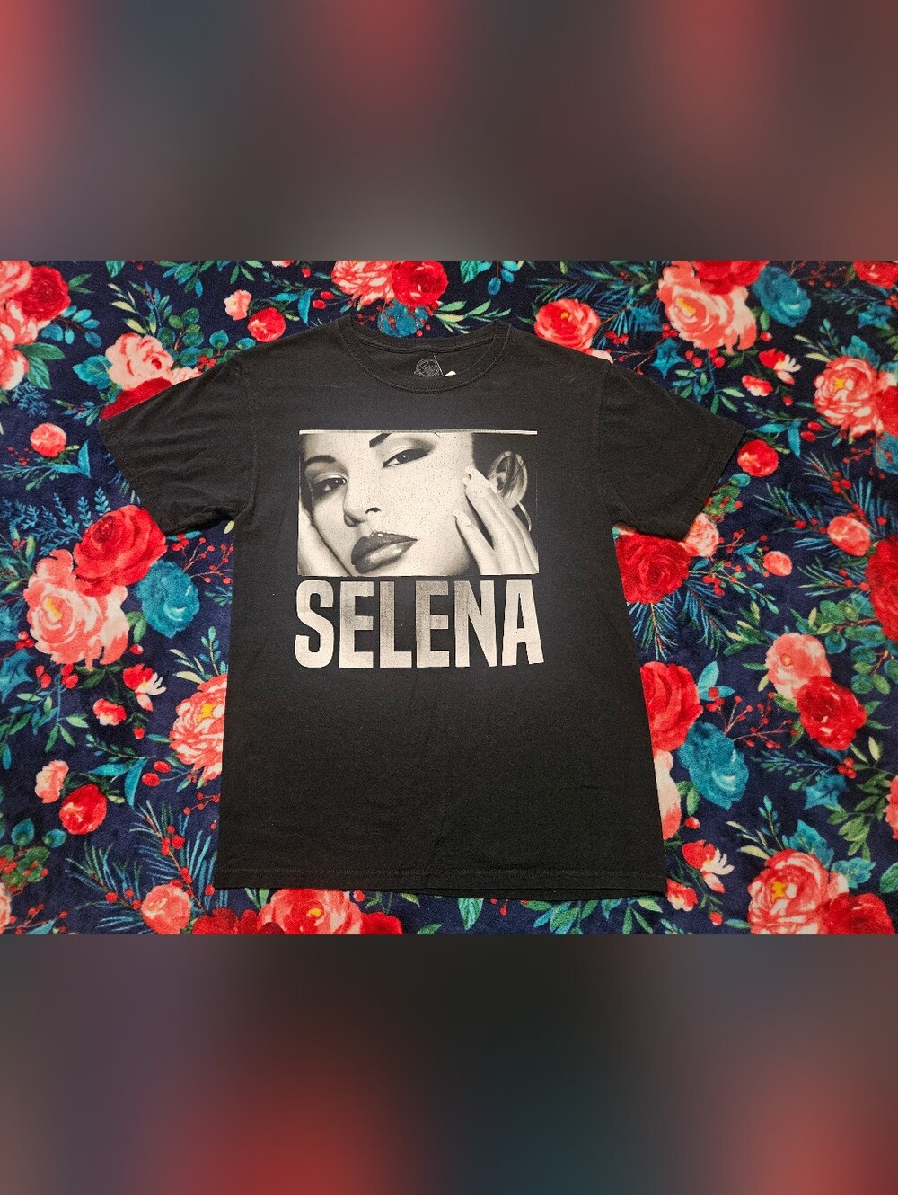 Womens Small 100% Cotton Selena Tshirt